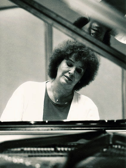 Carmen Piazzini am Klavier